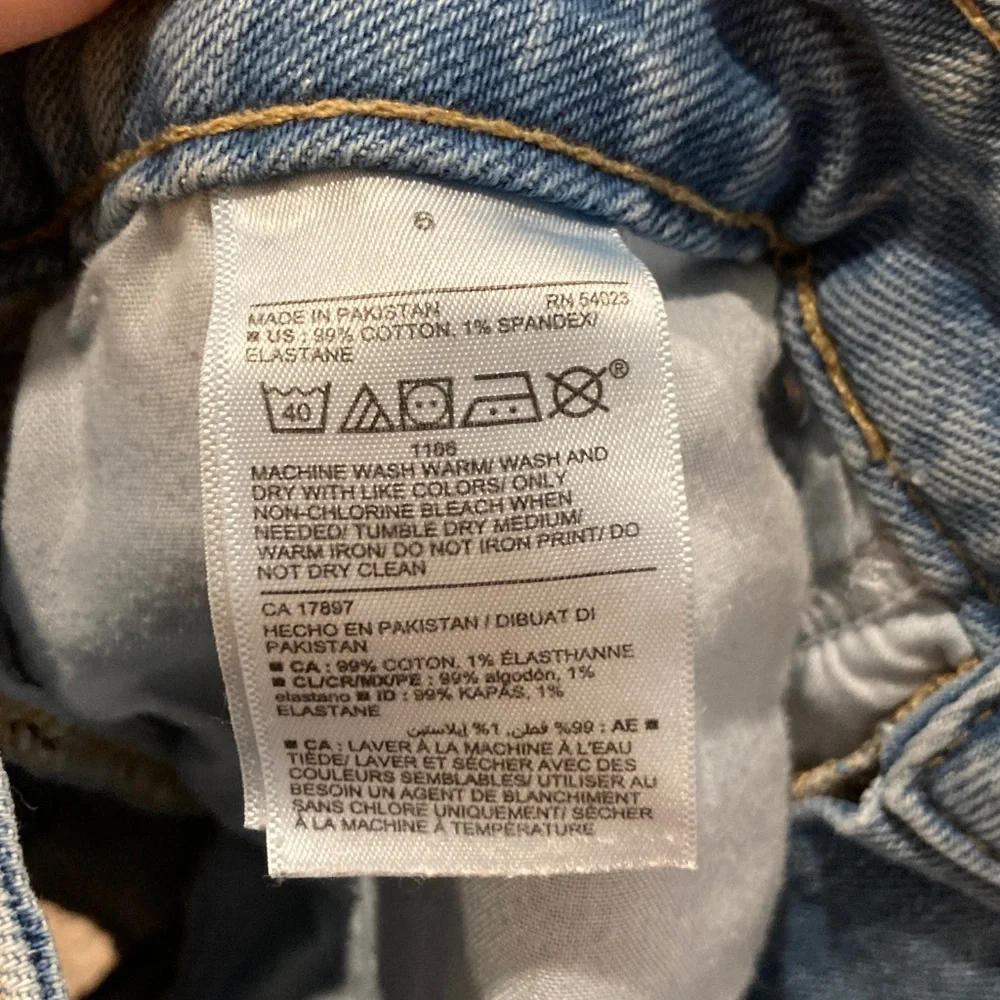 Old Navy Light Wash 3” Inseam High Rise OG Straight Jean Shorts Size 6 - Picture 3 of 6